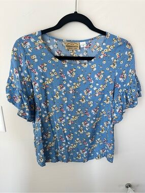 Blue floral top